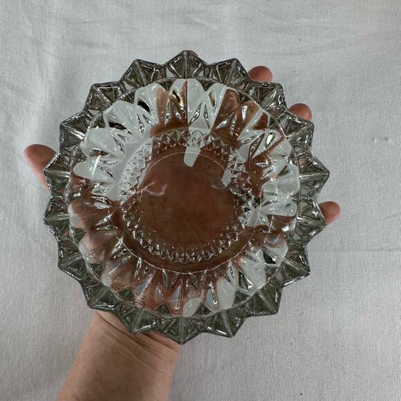 Vintage KIG Indonesia diamond Point Glass Ashtray/candy dish - Picture 3 of 7